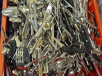 Kist met bestek - afbeelding 1 van  1