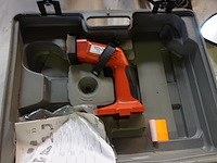 Kist met divers electrisch materiaal - afbeelding 2 van  6