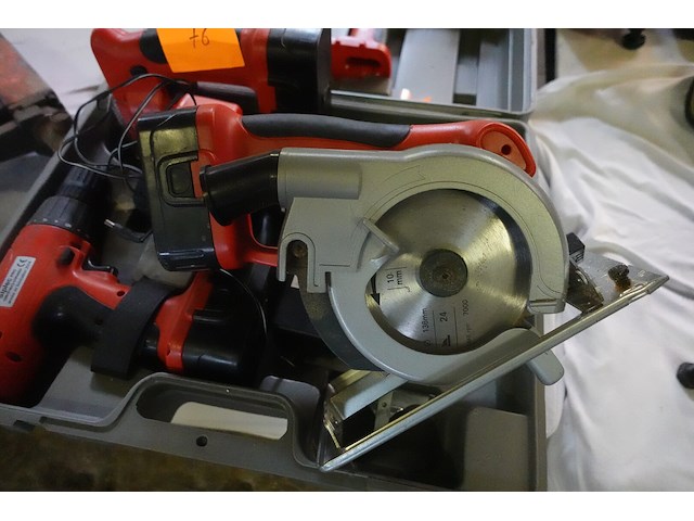 Kist met divers electrisch materiaal - afbeelding 5 van  6