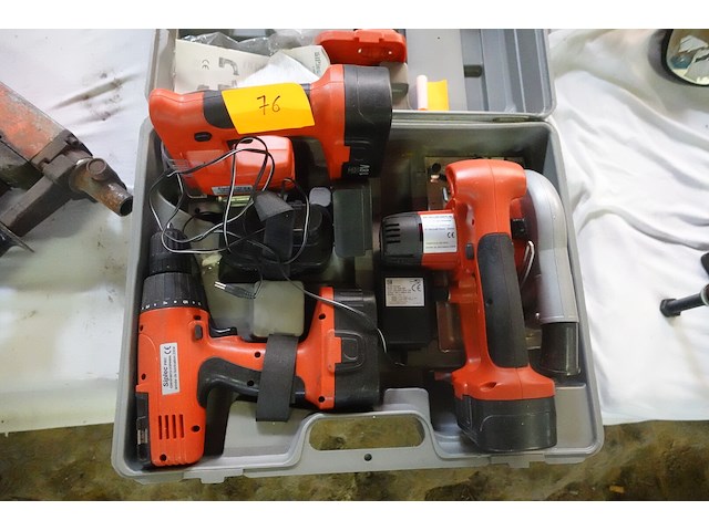 Kist met divers electrisch materiaal - afbeelding 6 van  6