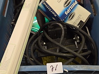 Kist met diverse lampen - afbeelding 1 van  3