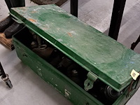 Kist met gasmaskers - afbeelding 1 van  2