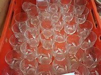 Kist met glaasjes - afbeelding 1 van  1