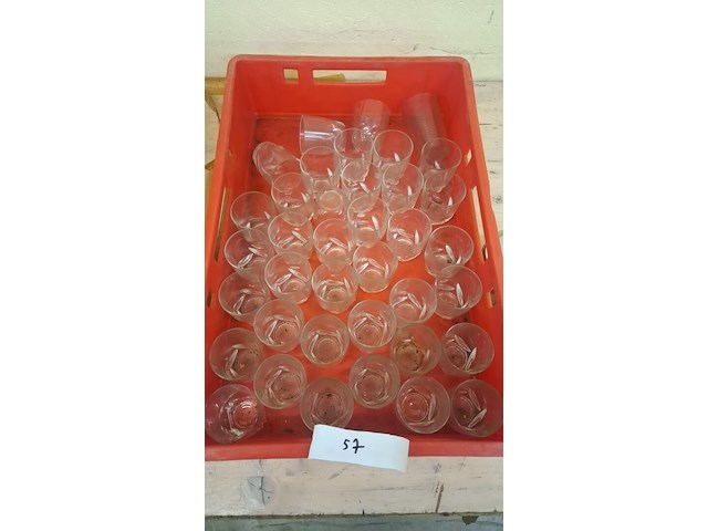 Kist met glaasjes - afbeelding 1 van  1