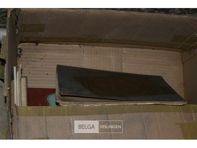 Kist met inhoud - afbeelding 3 van  4