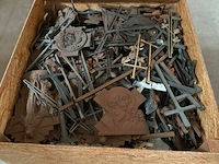 Kist met kruisen - afbeelding 1 van  5