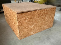 Kist met kruisen - afbeelding 3 van  5