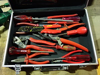 Kist met materiaal - afbeelding 1 van  1