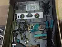 Kist met materiaal - afbeelding 4 van  4