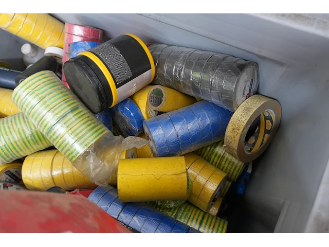 Kist sanitair verbruiksmateriaal met hilti hdm 500 - afbeelding 12 van  13