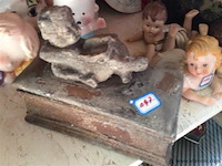 Kistje kind (steen) - afbeelding 1 van  3