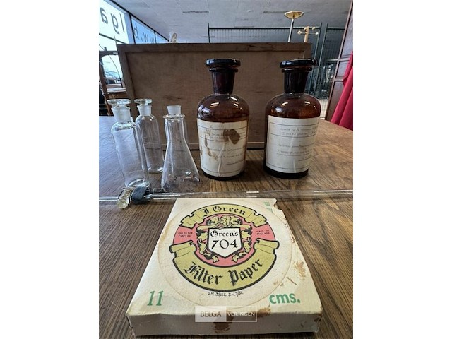 Kistje met wetenschappelijke chemieset - afbeelding 4 van  5