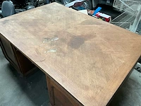 Klassiek houten directiebureau met 2 kastdeuren en opbergruimte - afbeelding 2 van  3