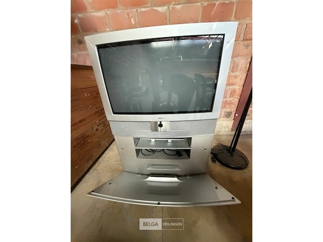 Klassieke 100 hz crt-televisie van loewe systems en staanlamp - afbeelding 5 van  7