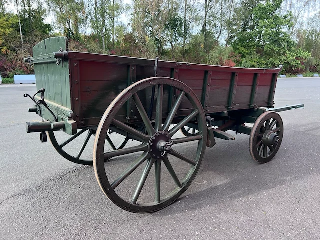 Klassieke antieke 4-wielige houten boerenwagen - afbeelding 2 van  8