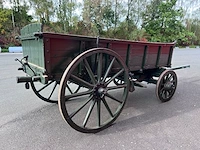 Klassieke antieke 4-wielige houten boerenwagen - afbeelding 2 van  8