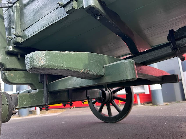 Klassieke antieke 4-wielige houten boerenwagen - afbeelding 3 van  8