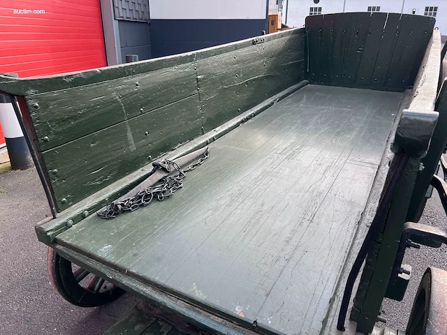 Klassieke antieke 4-wielige houten boerenwagen - afbeelding 7 van  8