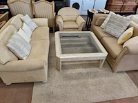 Klassieke beige salon met ruitjespatroon bestaande uit twee 2 zitten en twee clubzetels, salontafel in travertijn met glazen blad 110x110 cm - afbeelding 2 van  17
