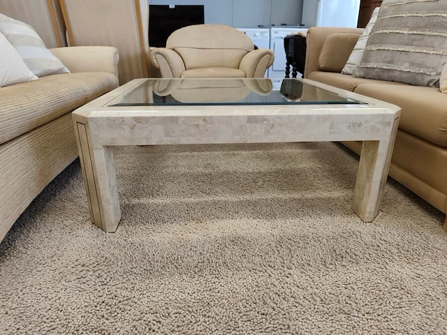 Klassieke beige salon met ruitjespatroon bestaande uit twee 2 zitten en twee clubzetels, salontafel in travertijn met glazen blad 110x110 cm - afbeelding 15 van  17