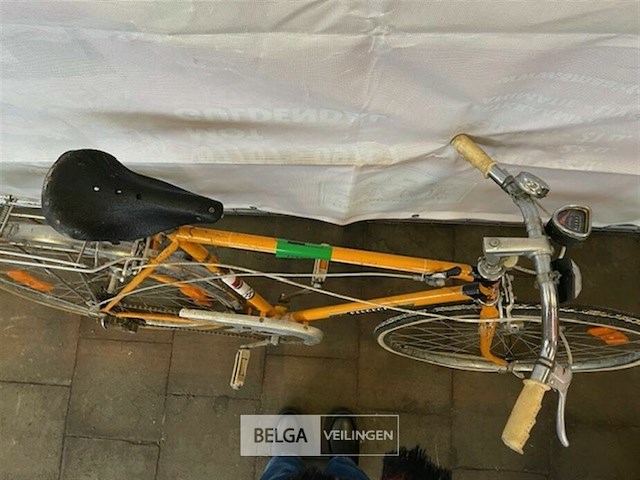 Klassieke fiets peugeot - afbeelding 3 van  4