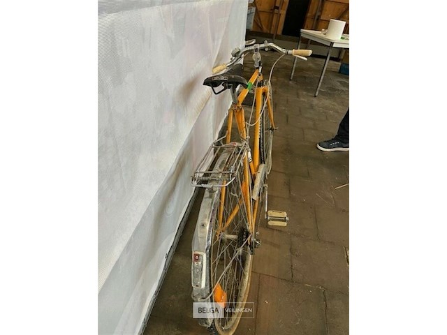 Klassieke fiets peugeot - afbeelding 4 van  4