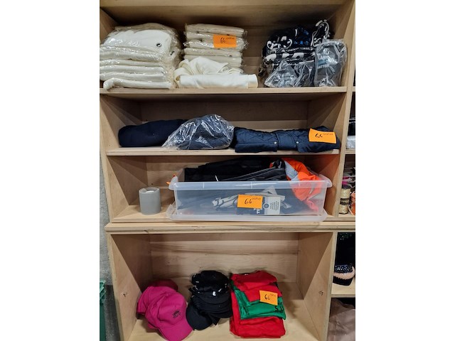 Kledij en textiel allerhande - afbeelding 1 van  6