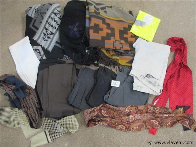 Kledij - afbeelding 1 van  1