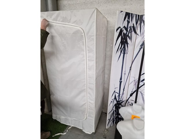 Kledijkast, rek, bustes, paravents - afbeelding 5 van  6