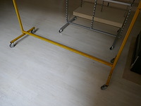 Kledijrek gele kleur - afbeelding 3 van  3