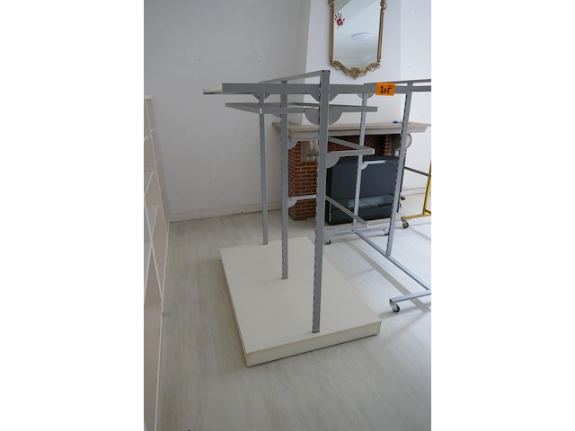 Kledijrek met legbord - afbeelding 2 van  3