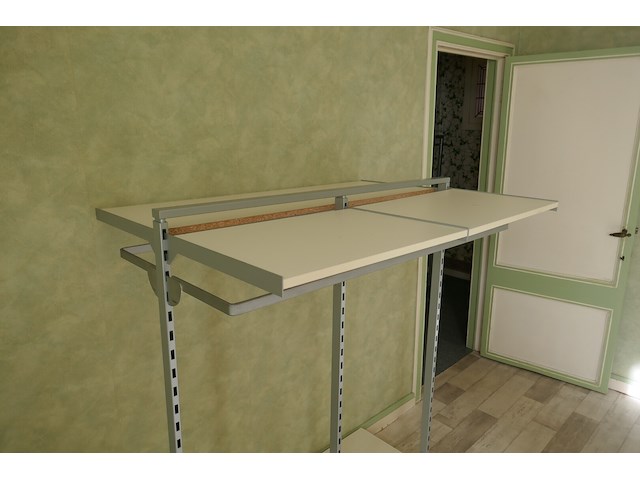 Kledijrek met legbord - afbeelding 3 van  4