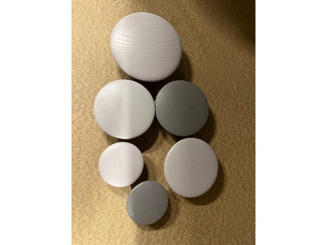 Kledinghangers muuto the dots by lars tornoe - afbeelding 1 van  1