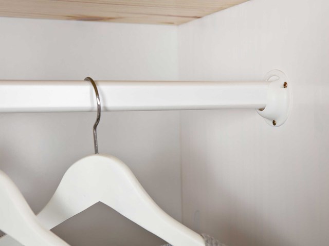 Kledingkast leon 95 cm - witte kast met 2 deuren en legplank - afbeelding 4 van  8