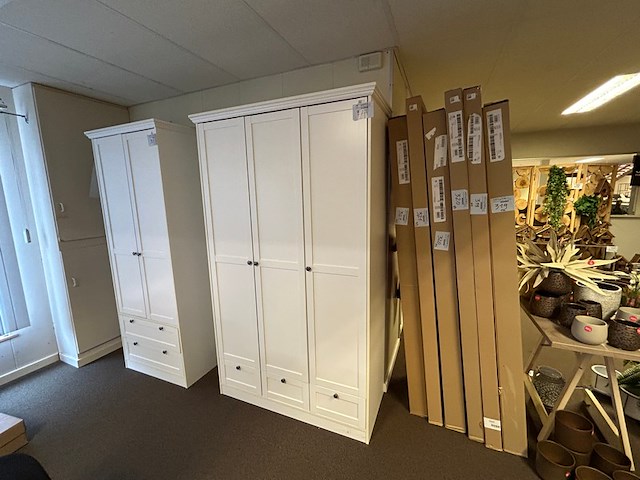 Kledingkast - afbeelding 1 van  6
