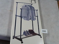 Kledingrek nieuw - afbeelding 1 van  3