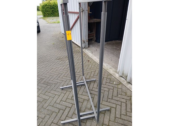 Kledingrek - afbeelding 1 van  1