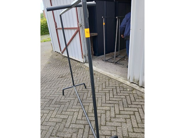 Kledingrek - afbeelding 1 van  1