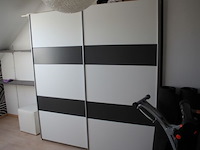 Kleerkast met schuifdeuren