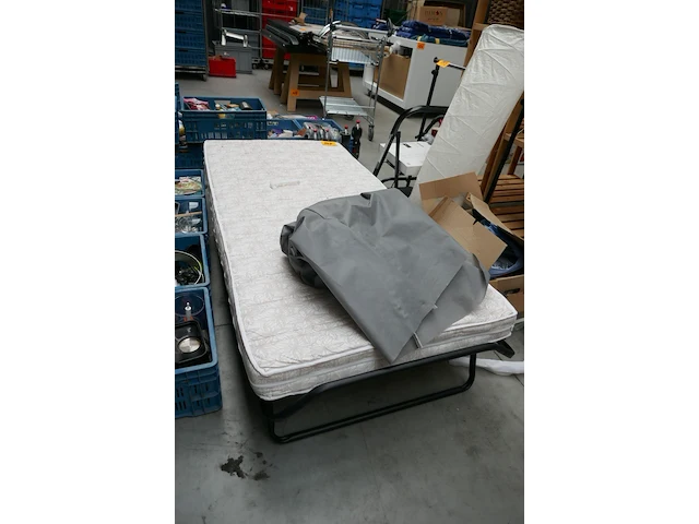 Kleerkast + vouwbed + bed - afbeelding 2 van  8