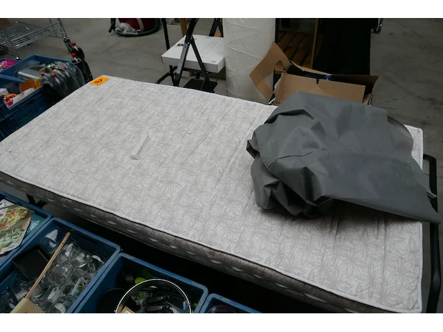 Kleerkast + vouwbed + bed - afbeelding 3 van  8