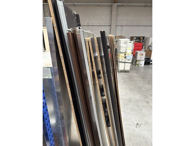 Kleerkast + vouwbed + bed - afbeelding 8 van  8