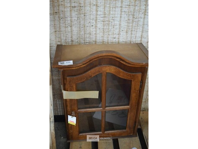 Klein kastje met glas - afbeelding 1 van  3