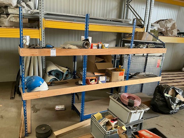 Klein magazijnrek met inhoud - afbeelding 2 van  4