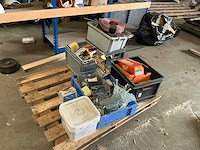 Klein magazijnrek met inhoud - afbeelding 3 van  4