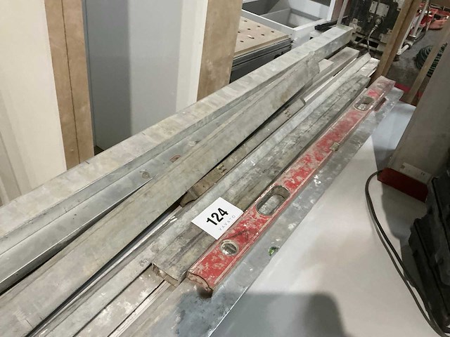 Klein partij diverse aannemersmaterialen - afbeelding 4 van  8