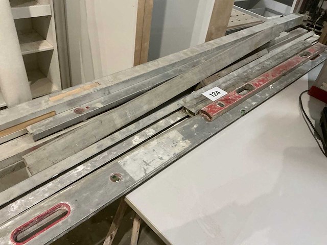 Klein partij diverse aannemersmaterialen - afbeelding 5 van  8