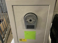 Kleine brandkast met cijfercombinatie - afbeelding 1 van  4