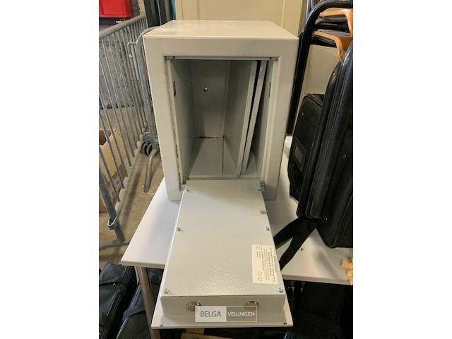 Kleine brandkast met cijfercombinatie - afbeelding 3 van  4