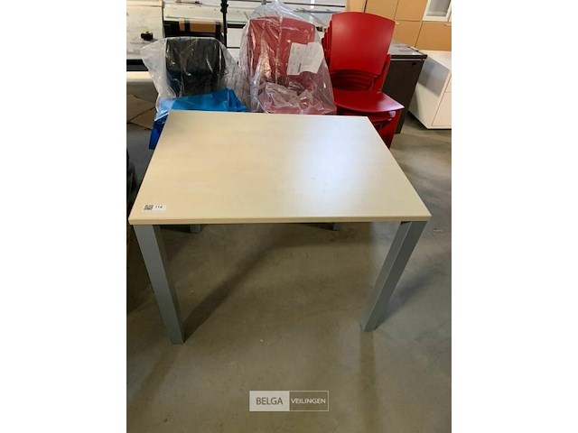 Kleine bureel tafel in de hoogte verstelbaar - afbeelding 1 van  1